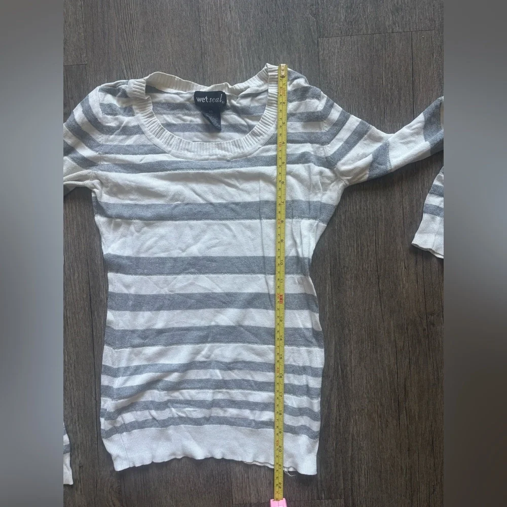 Wet Seal Gray and Cream Knit Top - Picture 5 of 5
